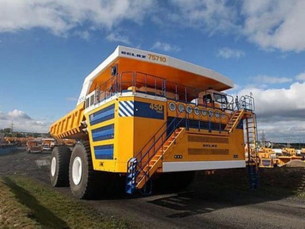 Belaz-75710 plus gros camion du monde