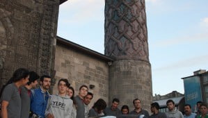 Turquie: 25 jeunes fabriquent une voiture électrique à l’autonomie de 500km