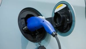 Véhicules électrifiés : 19 % du marché automobile français en 2020
