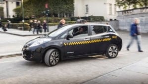 Bruxelles adopte la Nissan Leaf parmi ses taxis