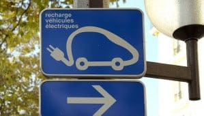 Réseau essentiel de bornes de recharge : Bolloré présente son projet à 150 millions d’euros