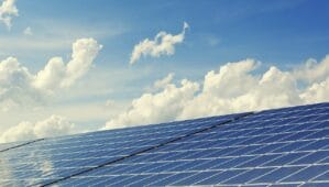 Évolution des énergies renouvelables : les panneaux solaires autocollants et Ampère, la nouvelle entité de Renault