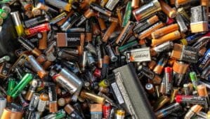La hausse des coûts des batteries lithium-ion : une équation complexe pour le futur de l’électromobilité