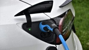 Tesla Redwood à 23 000 euros : Stratégie audacieuse ou mirage économique ?