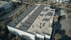 Les Carports Solaires : Une Innovation au Service de la Mobilité Électrique et de la Transition Énergétique