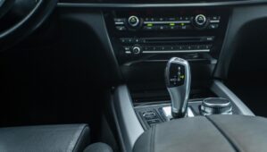 DS N°4 E-Tense 100% électrique : un défi français face aux premium allemandes ?