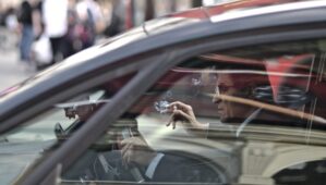 Voiture électrique à 100€ par mois et ZFE : une recette miracle pour la transition énergétique ?