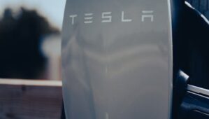 Voiture électrique sans recharge : Mercedes bouleversera-t-elle le marché automobile français ?