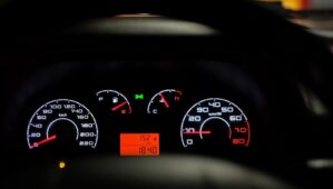 Uber commande 20 000 SUV autonomes Lucid : la voiture électrique à la conquête des VTC, l’Europe bientôt sous pression ?