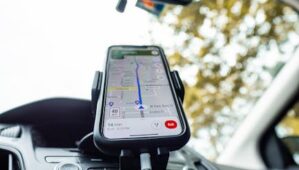 Xiaomi SU7 & Apple : La nouvelle stratégie pour conquérir le tableau de bord des voitures électriques françaises