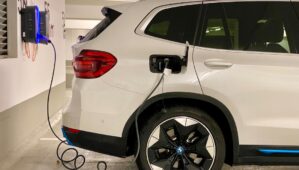 BMW et E.ON lancent (enfin) le V2G en Allemagne : jusqu’à 14 000 km “gratuits”… et un nouveau rôle pour la voiture électrique