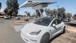 Supermarchés : la recharge électrique à bas prix change de camp