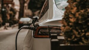 Bonus écologique : faut-il couper l’aide alors que l’électrique décolle enfin ?