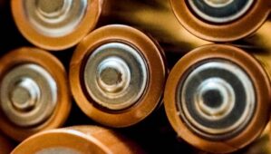 Batteries solides : Stellantis a-t-il vraiment résolu l’équation impossible ?