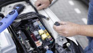 Réparations des voitures électriques et hybrides : la facture cachée qui grimpe
