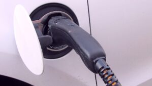 Hybrides rechargeables : sans charge rapide, leur promesse écologique vacille