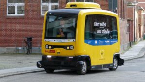 Tesla Cybercab : transformer les véhicules de courtoisie en robotaxis, au pire moment pour Tesla ?